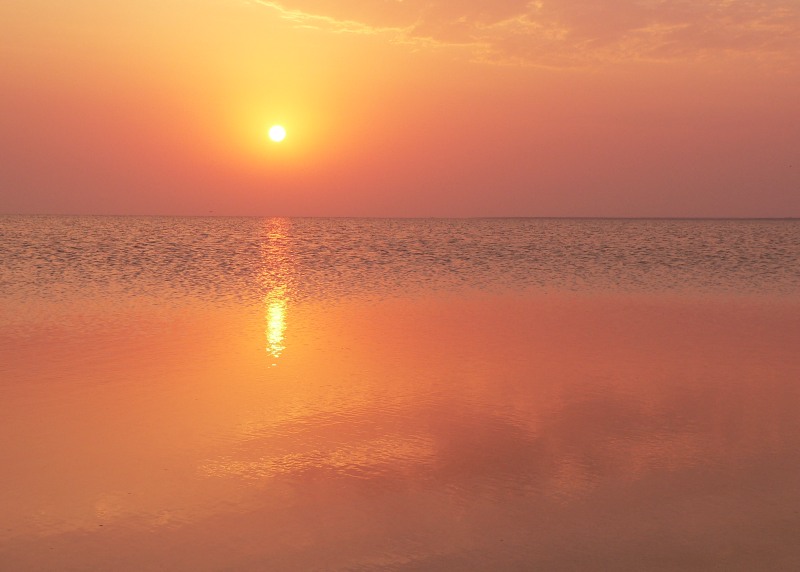 Puesta del sol sobre el golfo Sivash